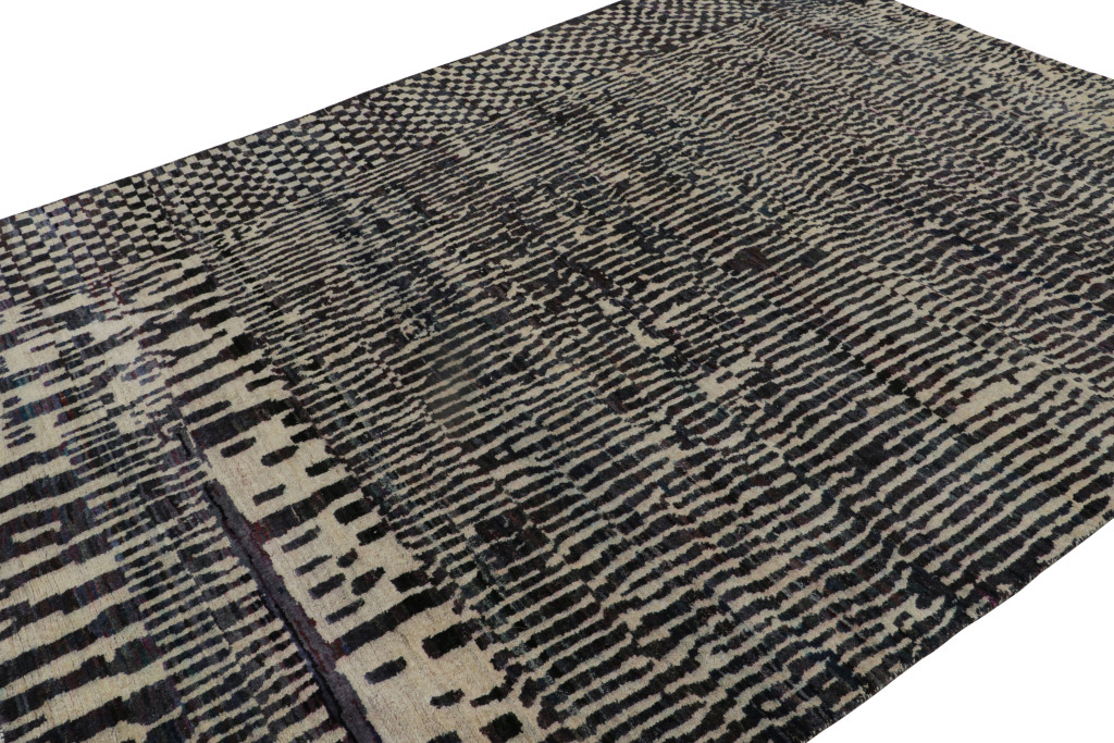Contemporary Abstract Rug With Geometric Patterns