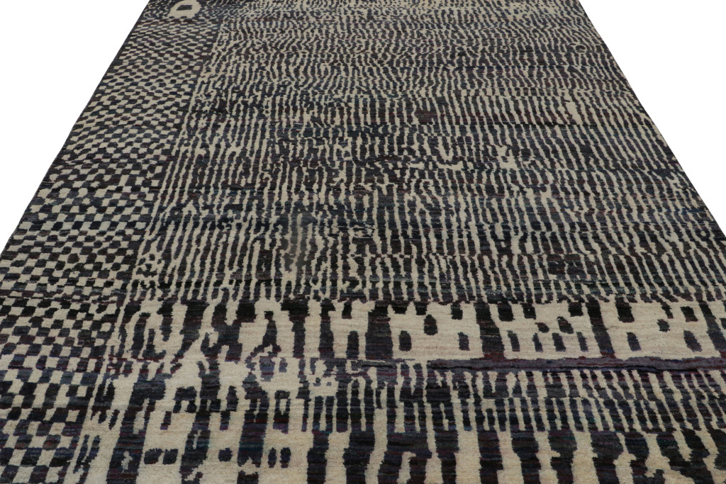 Contemporary Abstract Rug With Geometric Patterns