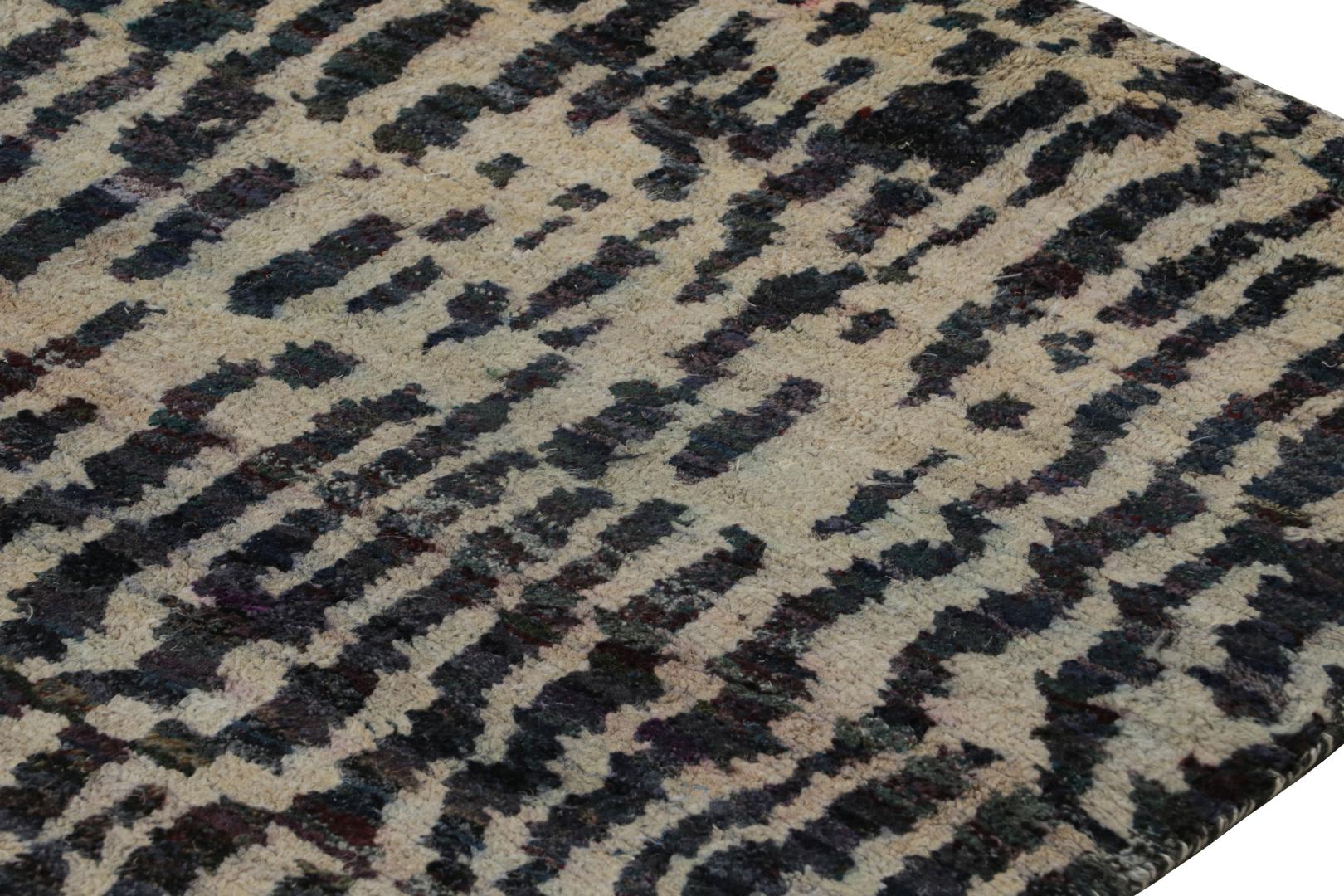 Contemporary Abstract Rug With Geometric Patterns