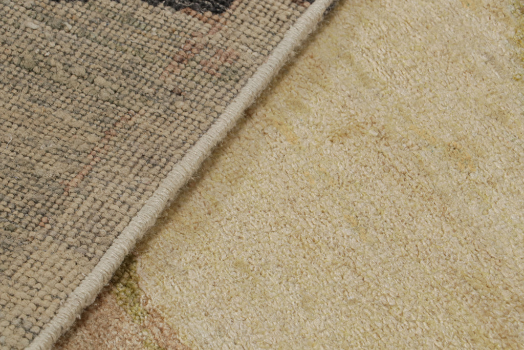Contemporary Abstract Rug With Minimalist Geometric Patterns