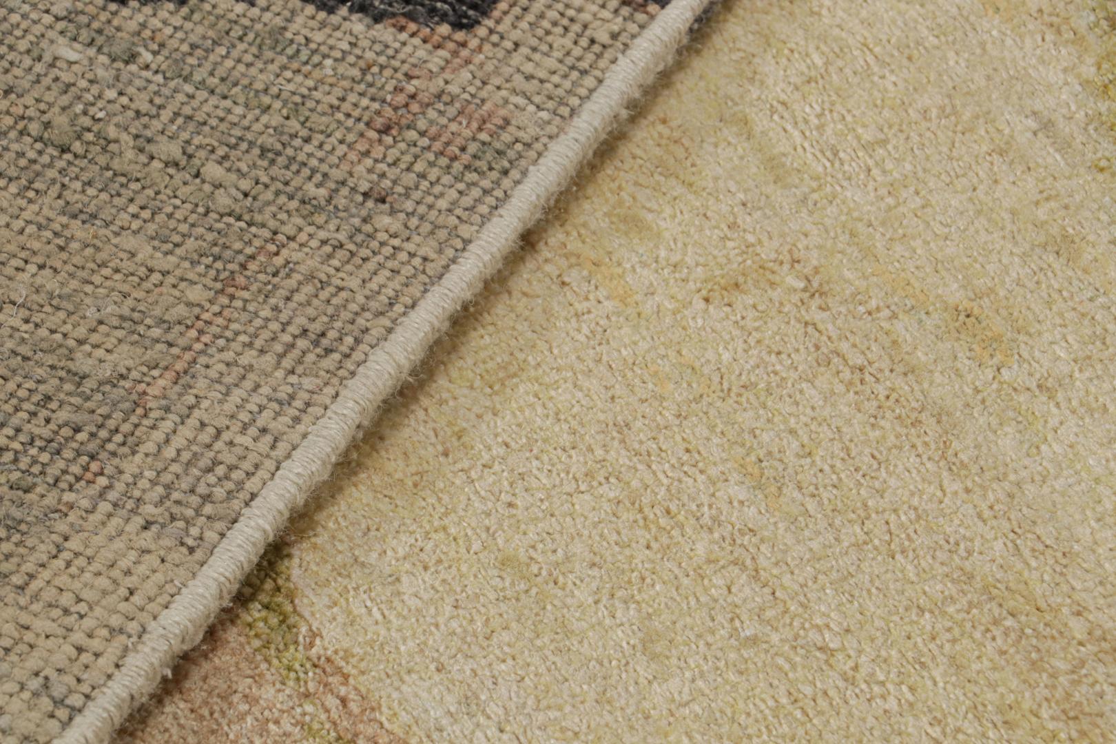 Contemporary Abstract Rug With Minimalist Geometric Patterns
