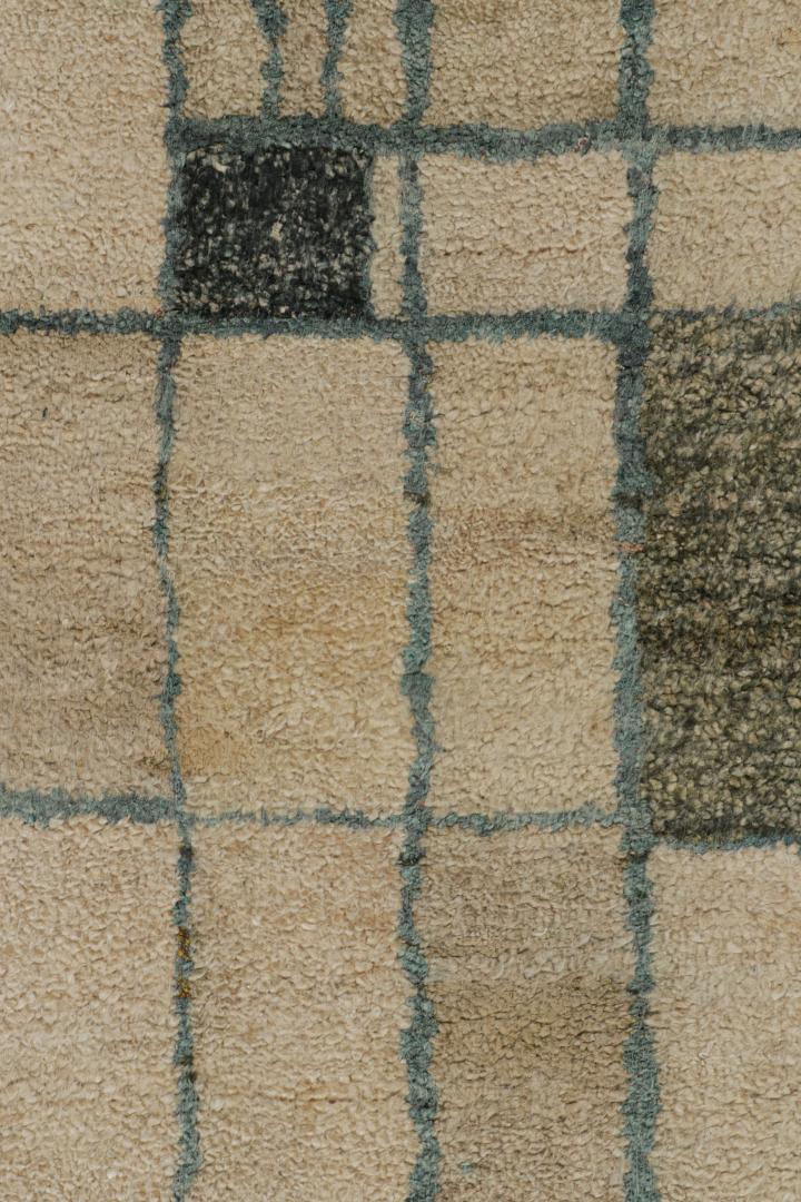 Contemporary Abstract Rug With Minimalist Geometric Patterns