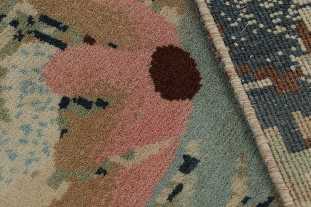 Contemporary Abstract Rug With Floral Patterns