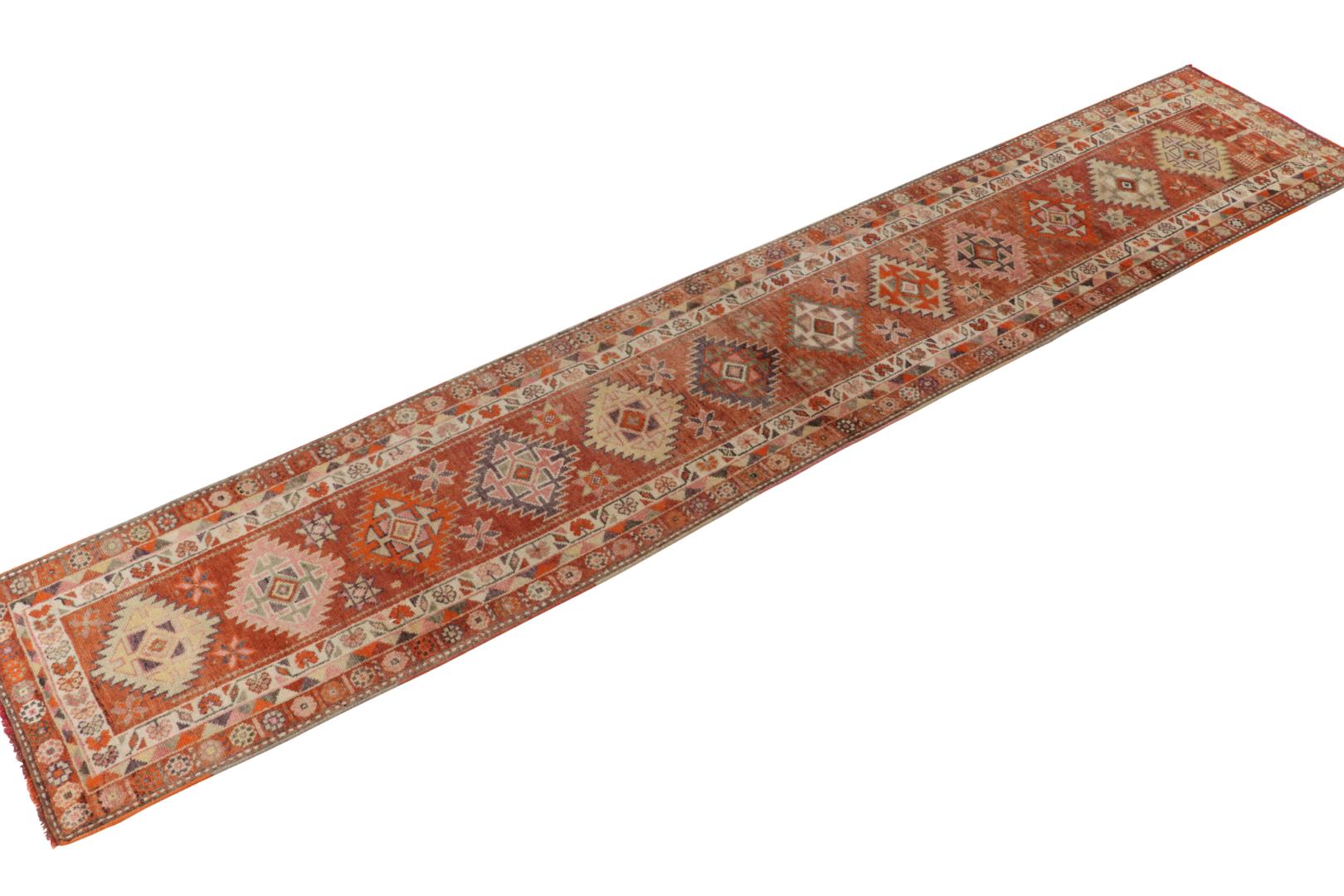 Vintage Geometric Runner
