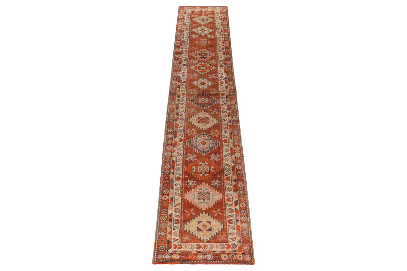 Vintage Geometric Runner