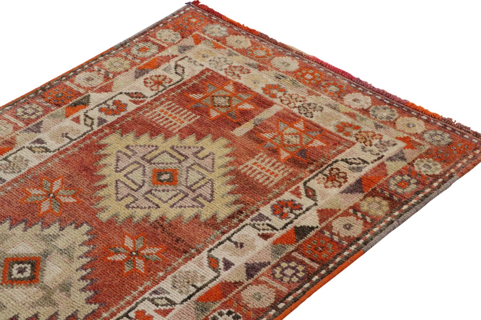 Vintage Geometric Runner