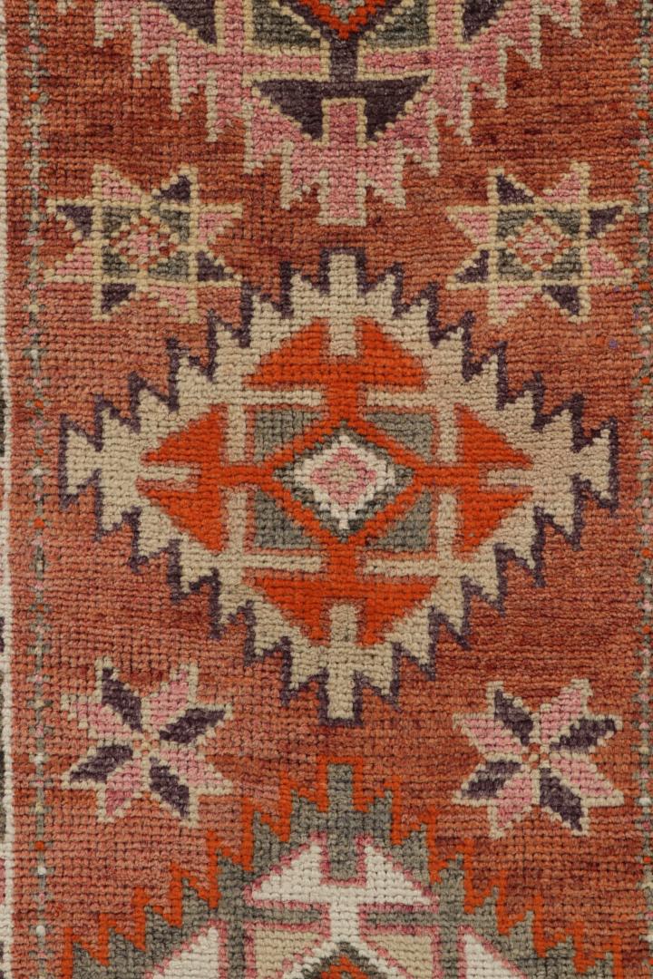 Vintage Geometric Runner