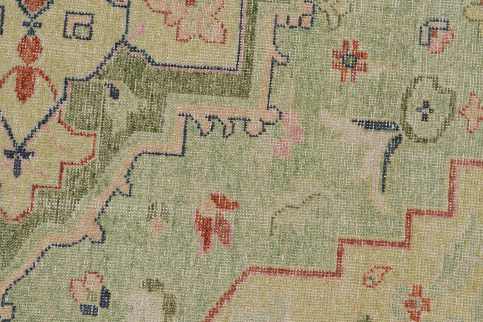 Traditional style Floral rug