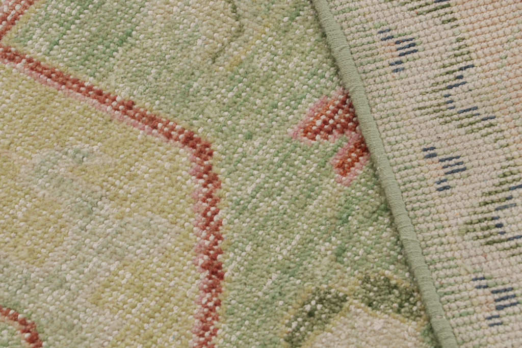 Traditional style Floral rug