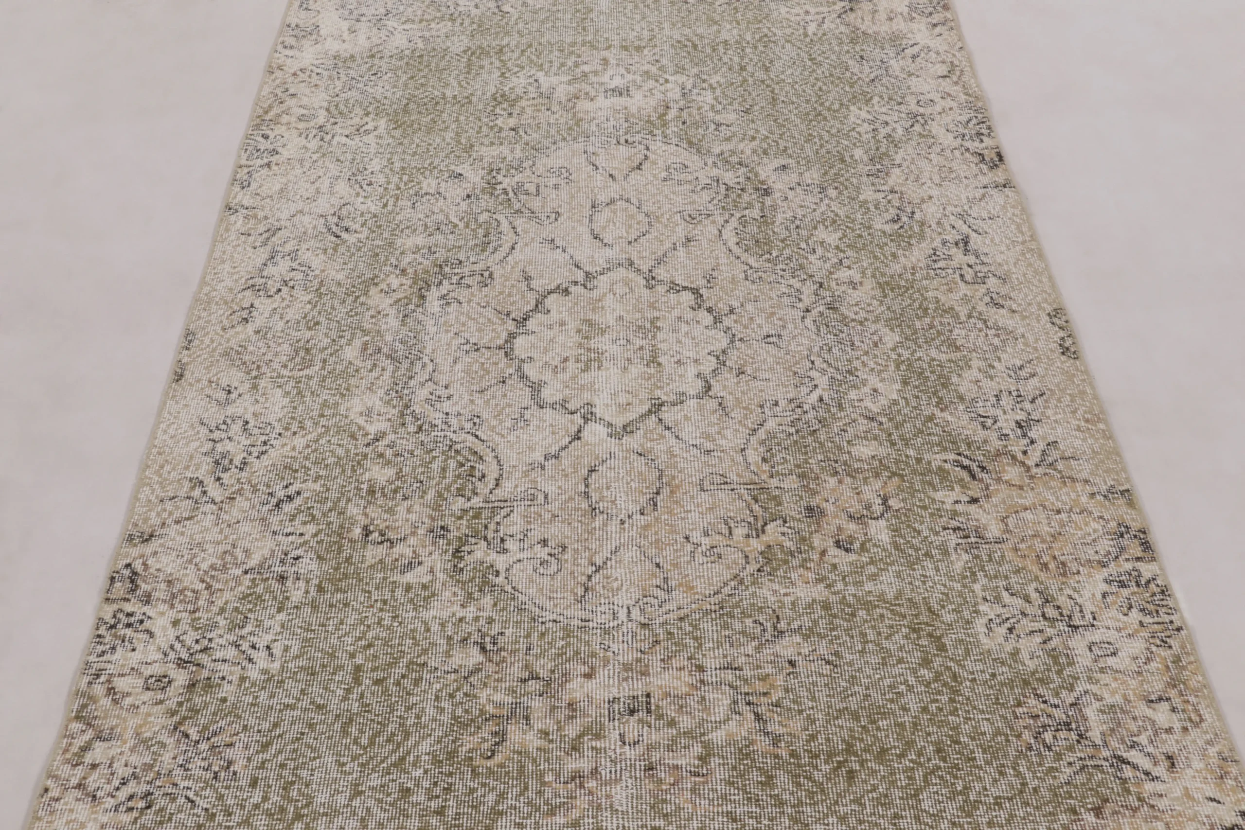 Vintage Distressed Floral Medallion Rug