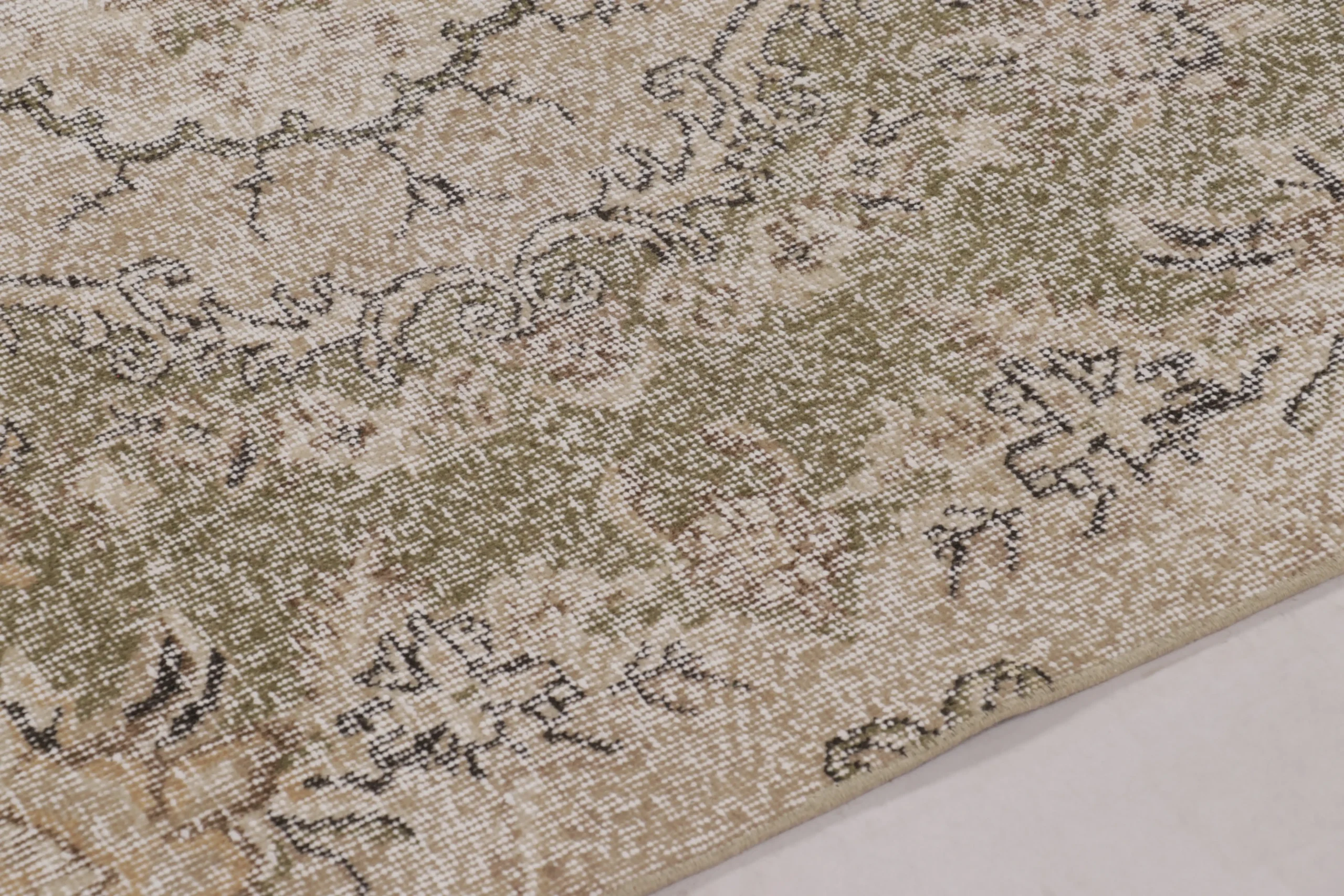 Vintage Distressed Floral Medallion Rug