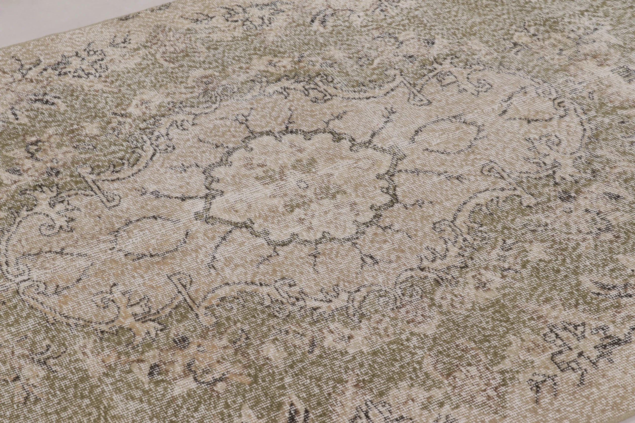 Vintage Distressed Floral Medallion Rug