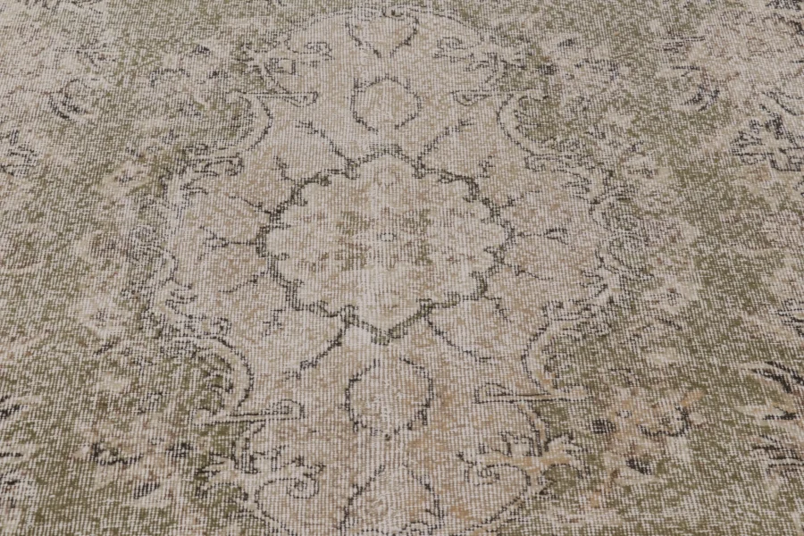 Vintage Distressed Floral Medallion Rug