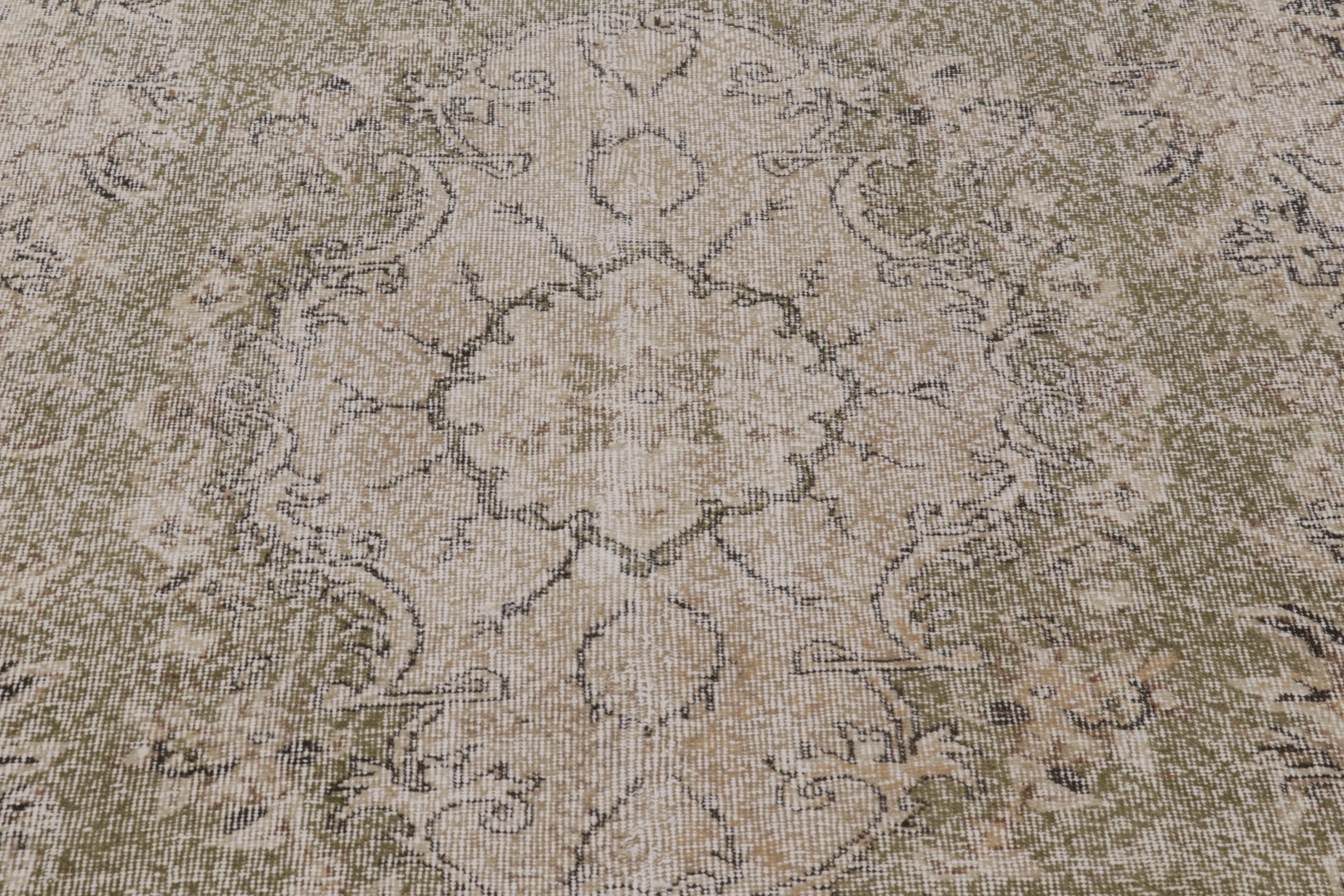 Vintage Distressed Floral Medallion Rug
