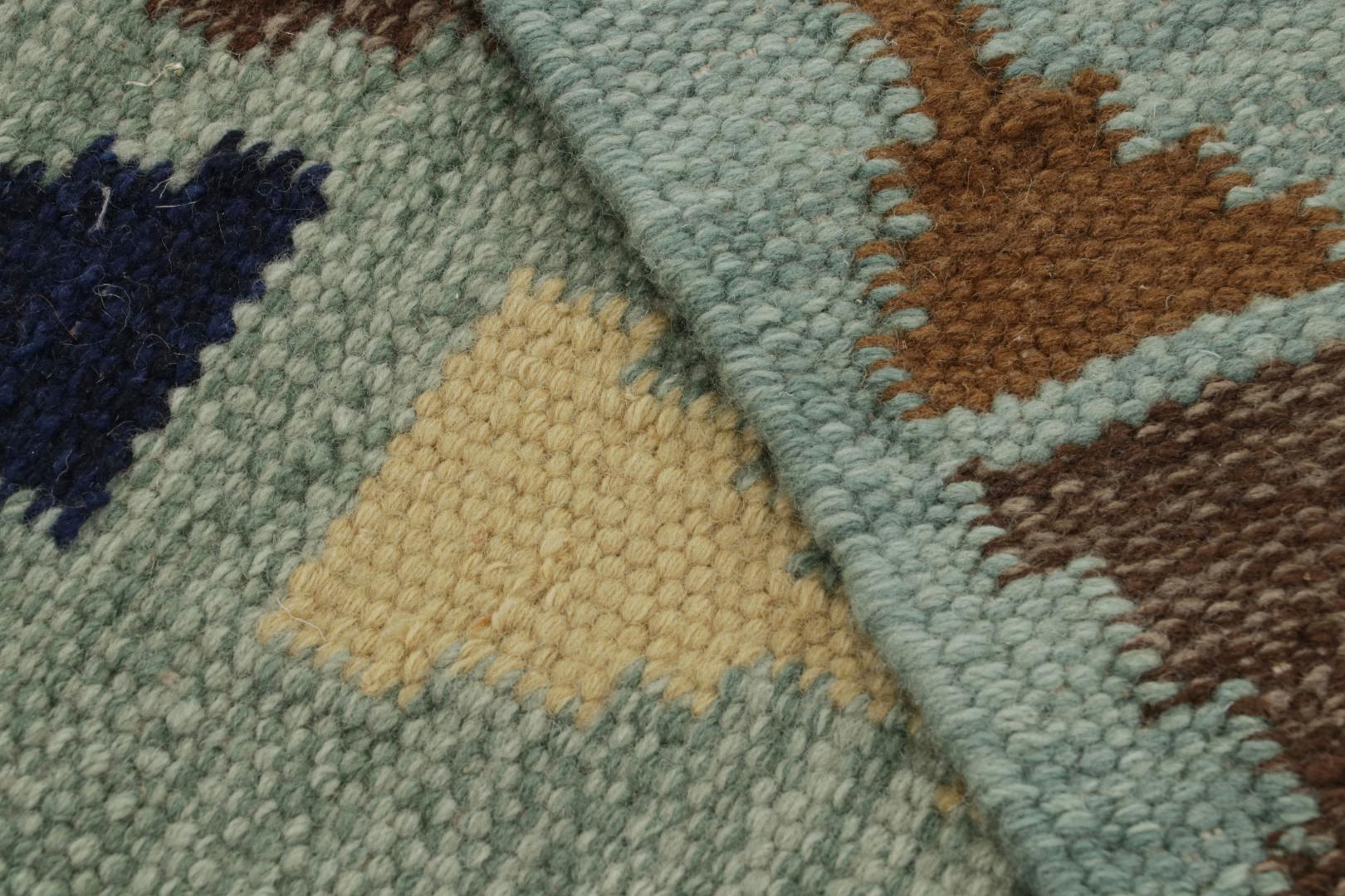 Scandinavian Scatter Rug with Geometric Patterns