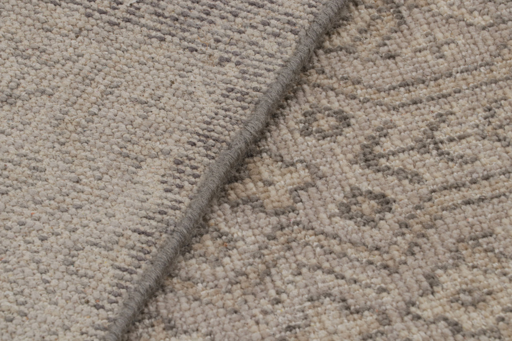 Contemporary Rug with Geometric Patterns
