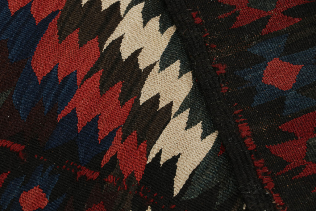 Vintage Kilim with Geometric Patterns