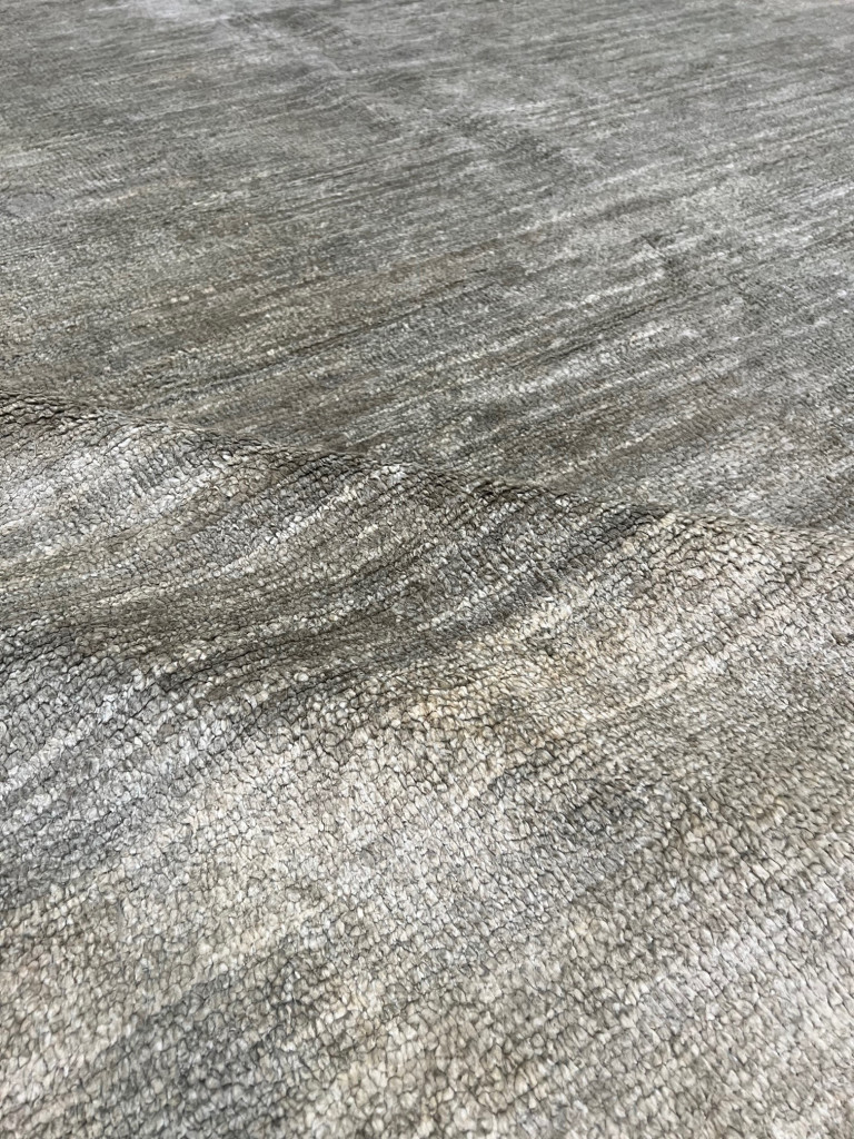 JSO121 DEF 430 Platinum, Pure Silk, Hand woven in India, 390 x 570cm, Price TBC., Closeup 2
