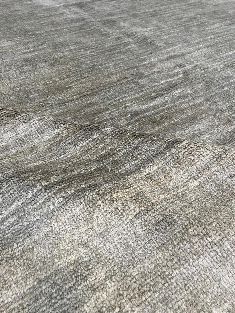 JSO121 DEF 430 Platinum, Pure Silk, Hand woven in India, 390 x 570cm, Price TBC., Closeup 2
