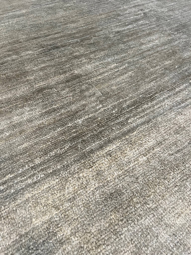 JSO121 DEF 430 Platinum, Pure Silk, Hand woven in India, 390 x 570cm, Price TBC., Closeup jpg