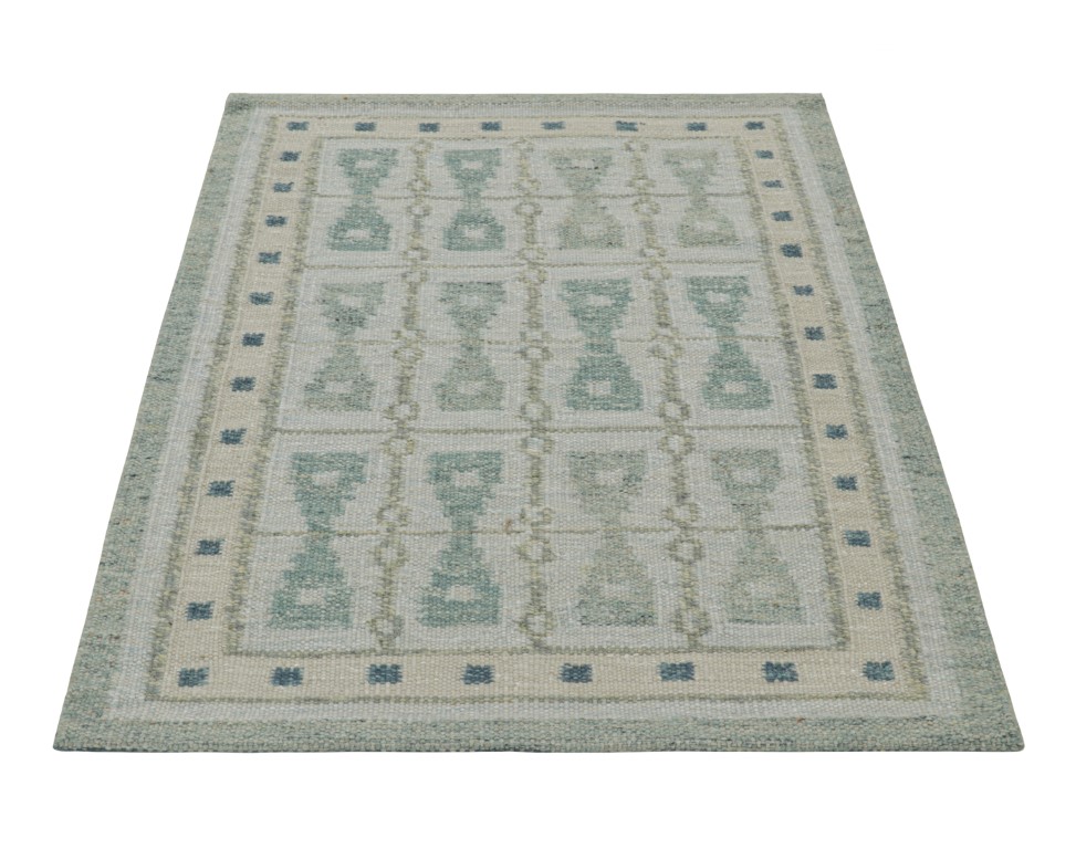 Scandinavian Rug with Hourglass Geometric Patterns