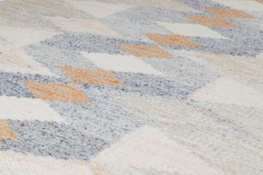 Scandinavian Rug with Geometric Patterns