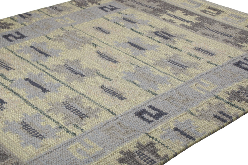 Scandinavian Rug with Geometric Patterns