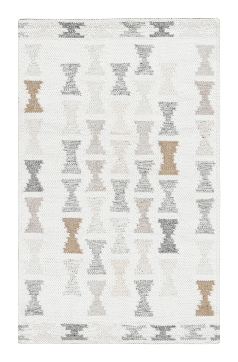 Scandinavian Rug with Hourglass Geometric Patterns