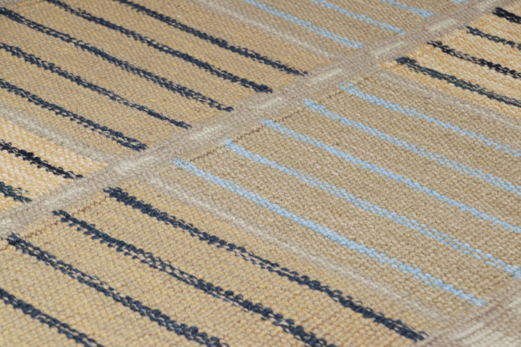 Scandinavian Rug with Hourglass Geometric Patterns