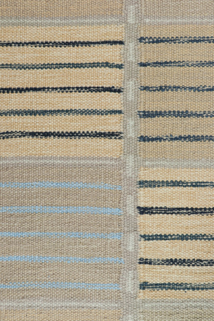 Scandinavian Rug with Hourglass Geometric Patterns