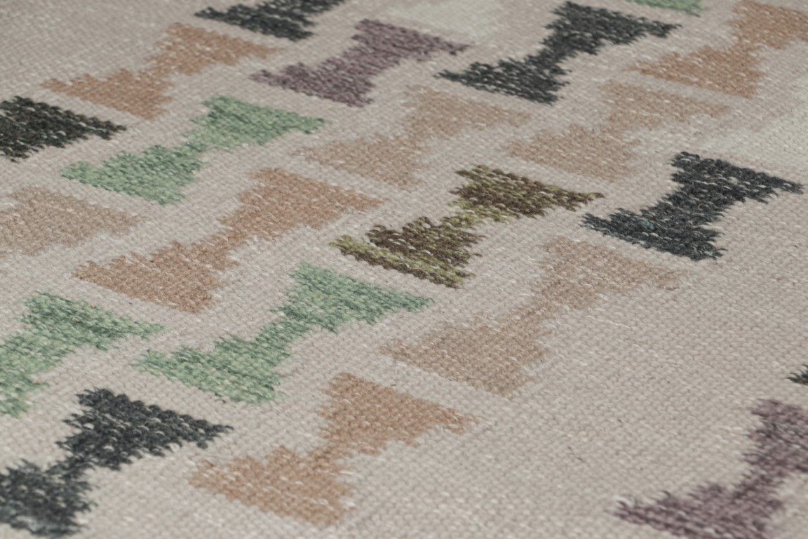 Scandinavian Rug with Hourglass Geometric Patterns