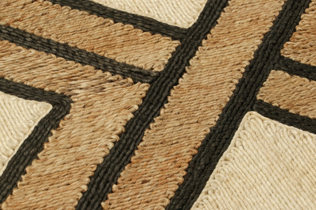 5028582 HAND WOVEN 2