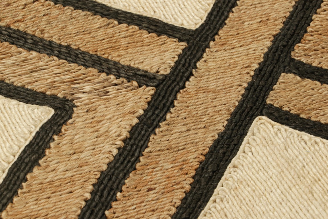 5028582 HAND WOVEN 2
