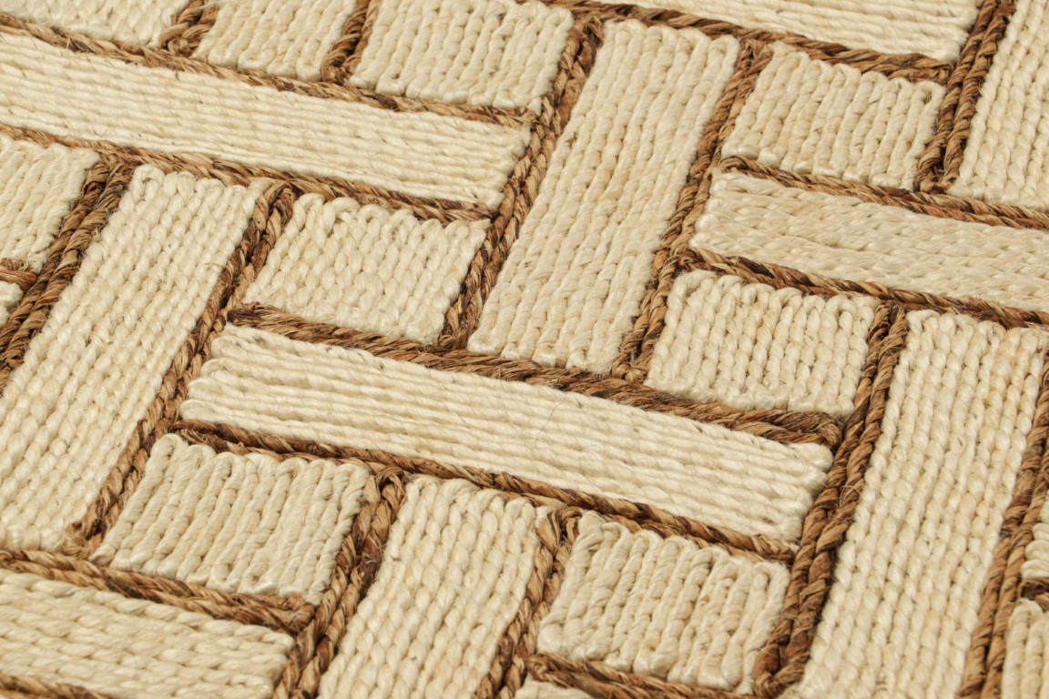 5028584 HAND WOVEN 2