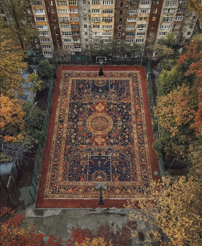 The Role of European and Persian Rugs in Royal Palaces and Historic Estates