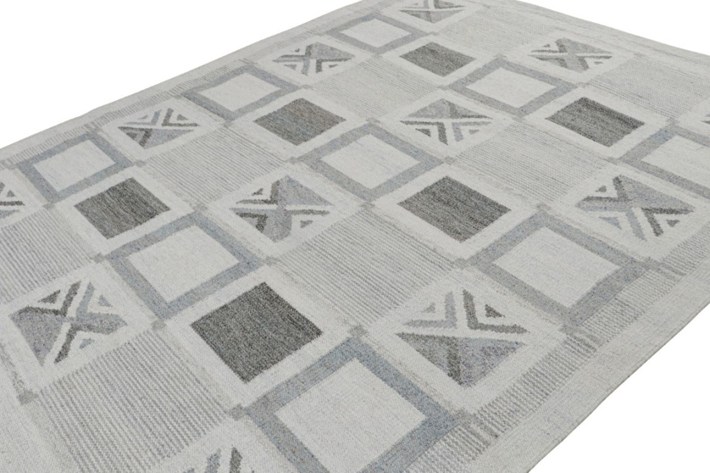 Scandinavian Custom Outdoor Rug with Geometric Patterns