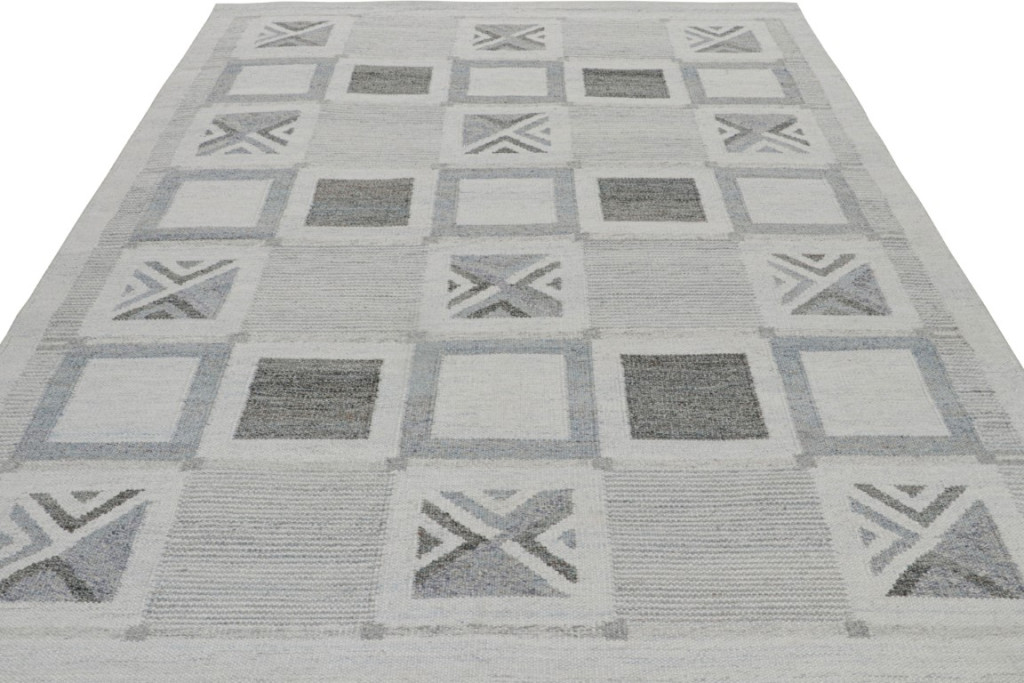Scandinavian Custom Outdoor Rug with Geometric Patterns