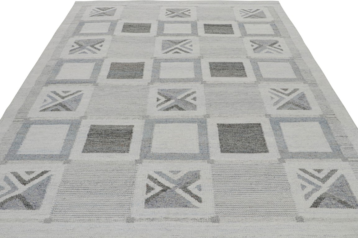 Scandinavian Custom Outdoor Rug with Geometric Patterns