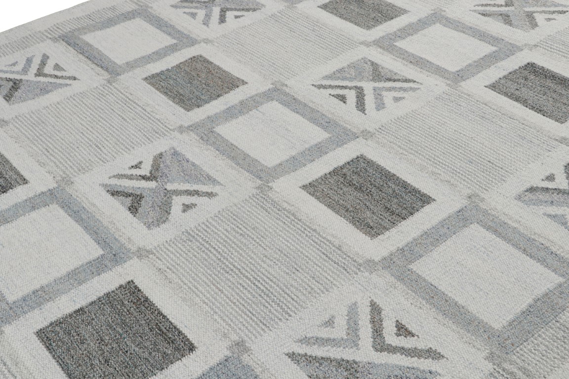 Scandinavian Custom Outdoor Rug with Geometric Patterns
