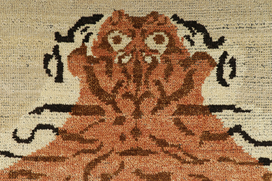 Classic Gift-Sized Pictorial Rug