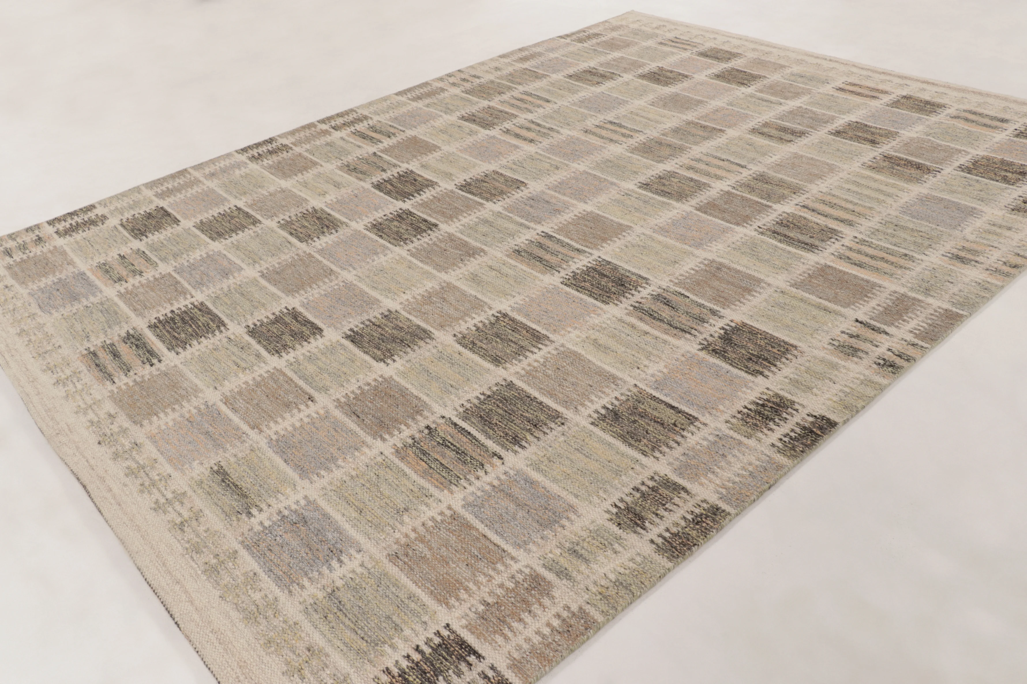 Close up image of Rug & Kilim's Contemporary Scandinavian Kilim Rug with Beige Geometric Design