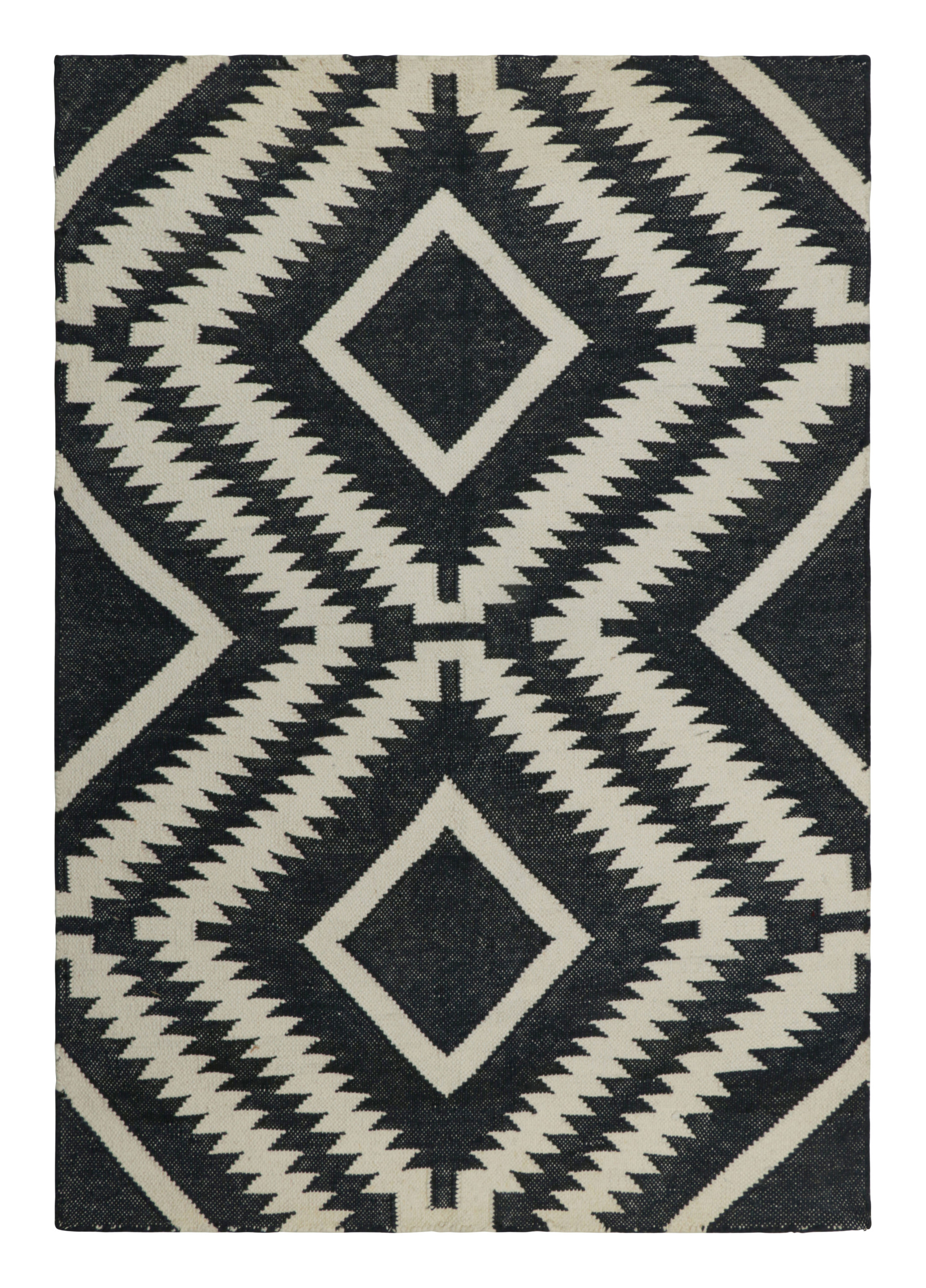 Contemporary Gift-Sized Flatweave Rug