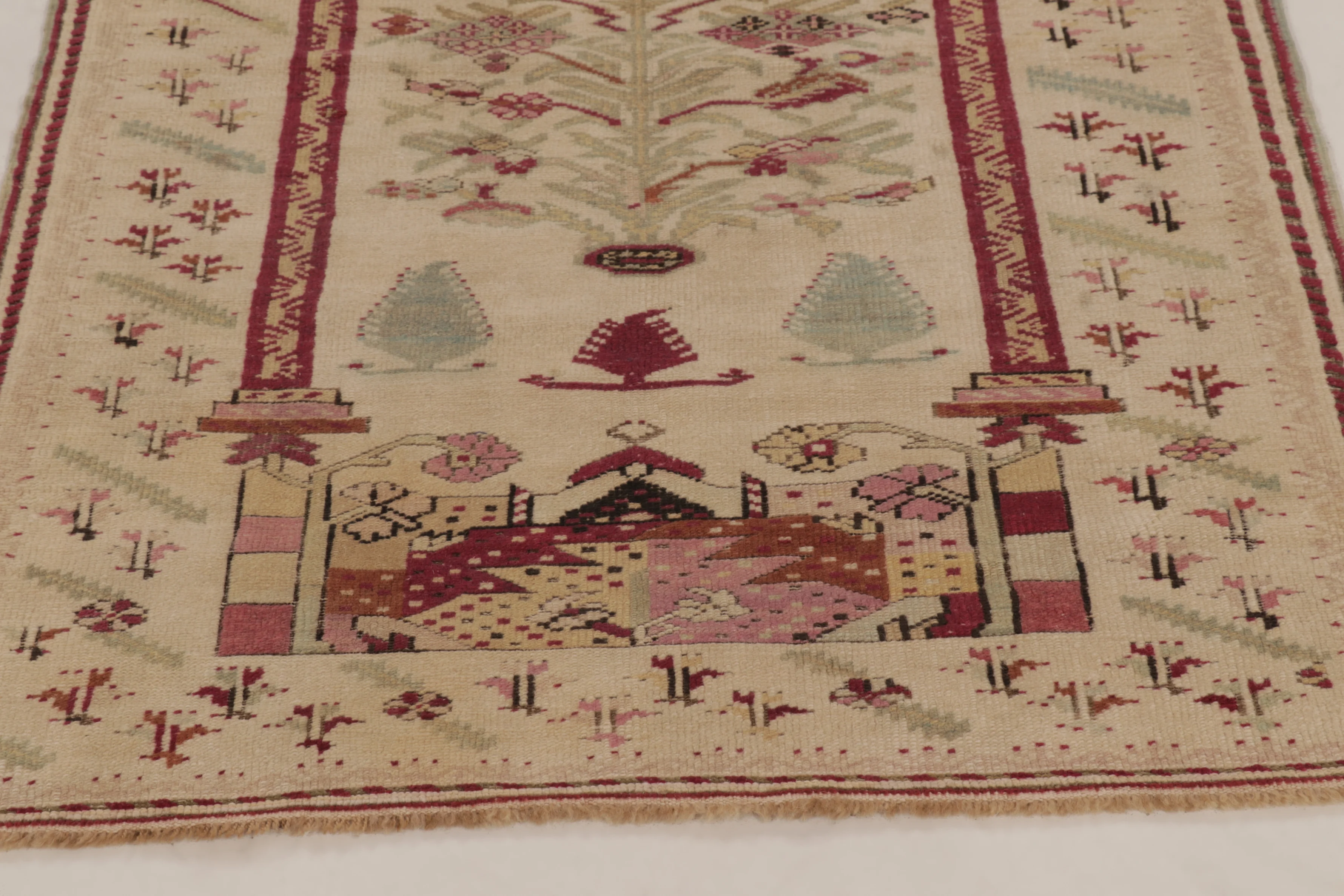Antique Turkish Ghiordes Rug