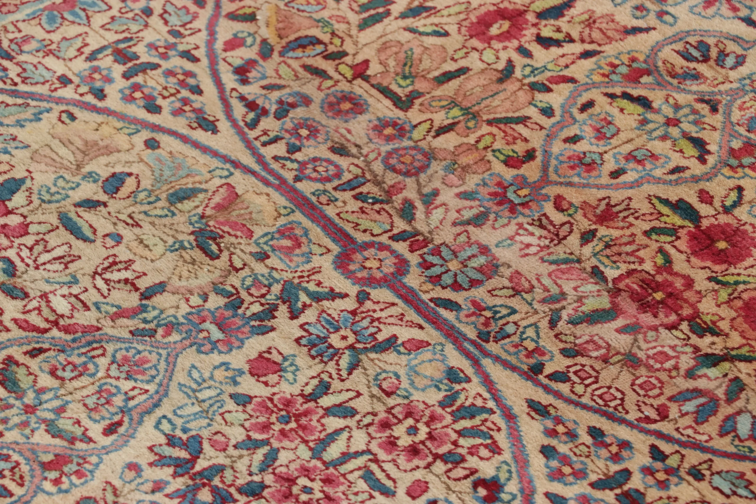 Antique Kerman Lavar Floral Medallion Rug