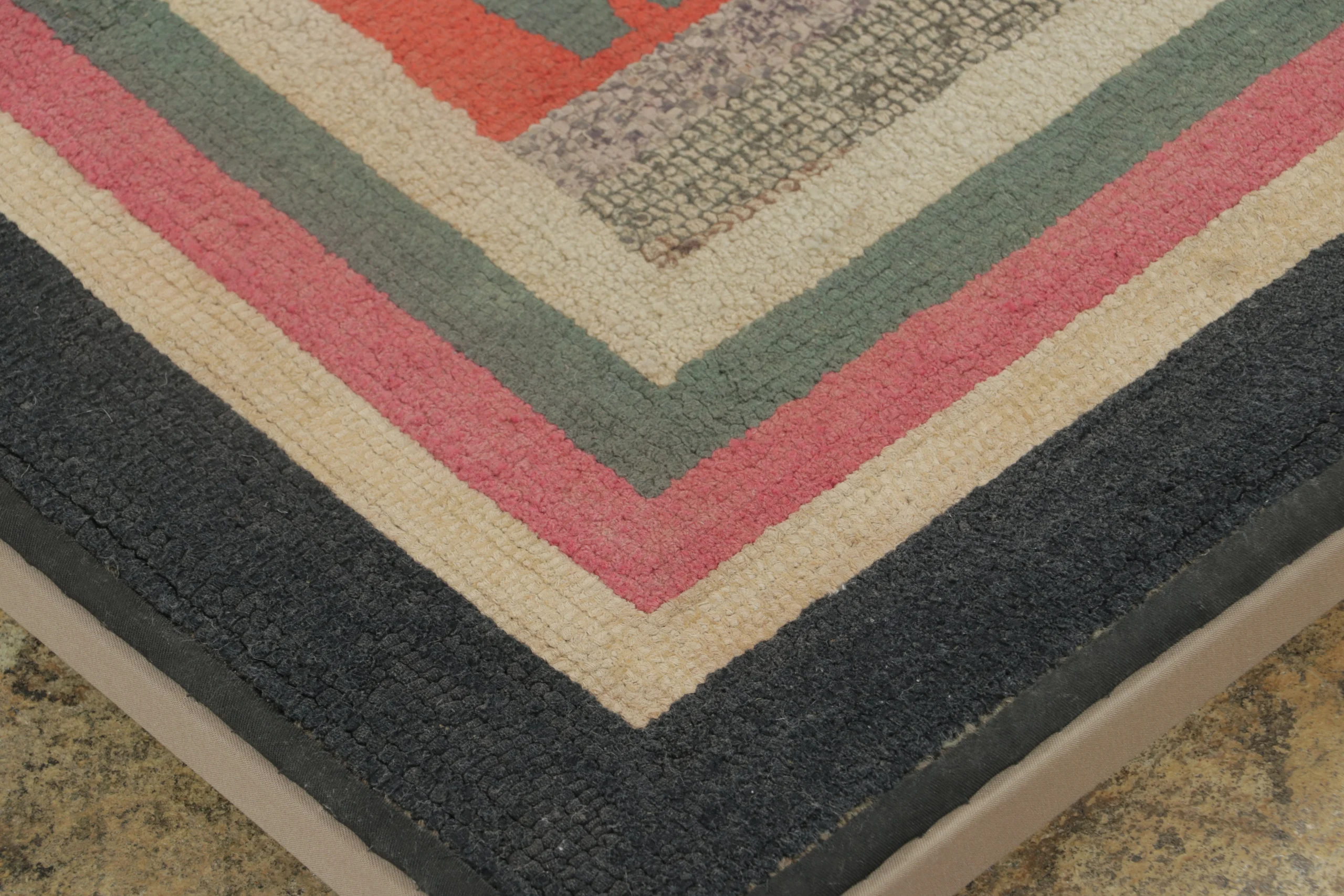 Gift-Size Hooked Rug