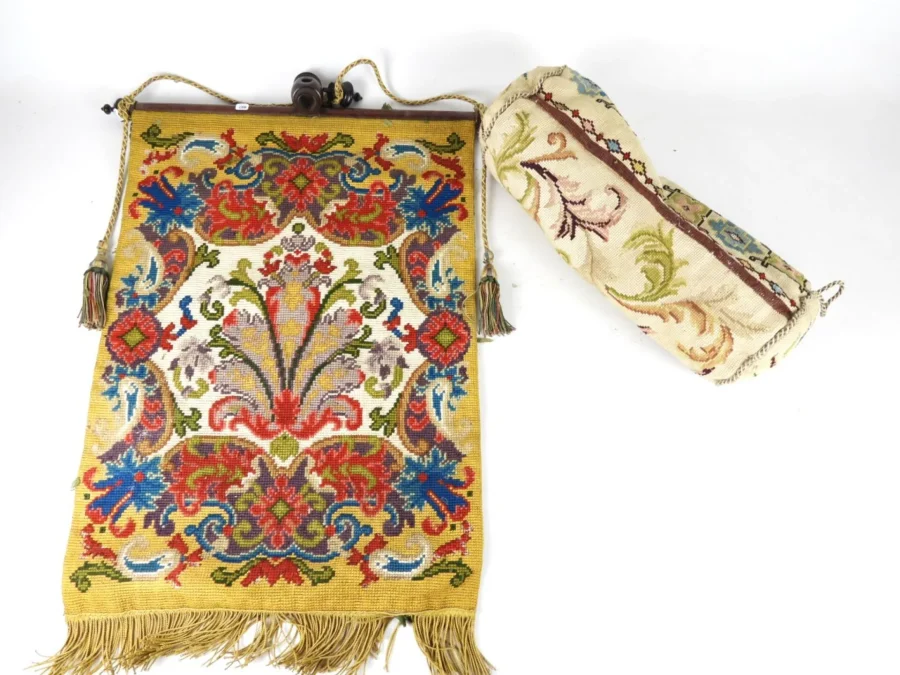 Antique 19th Century Gift-Sized French Tapestry with Medallion - Rug & Kilim