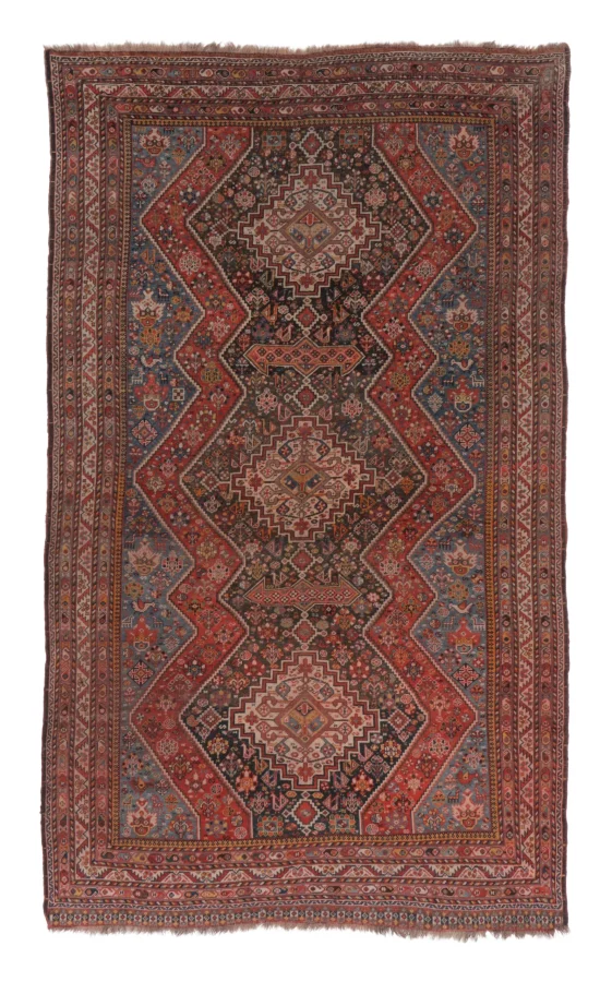 ラグ・カーペット Antique Qashqai rug Antique Qashqai Rug with Geometric Medallions in Red & Blue