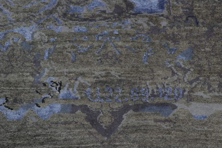 Contemporary Distressed Runner