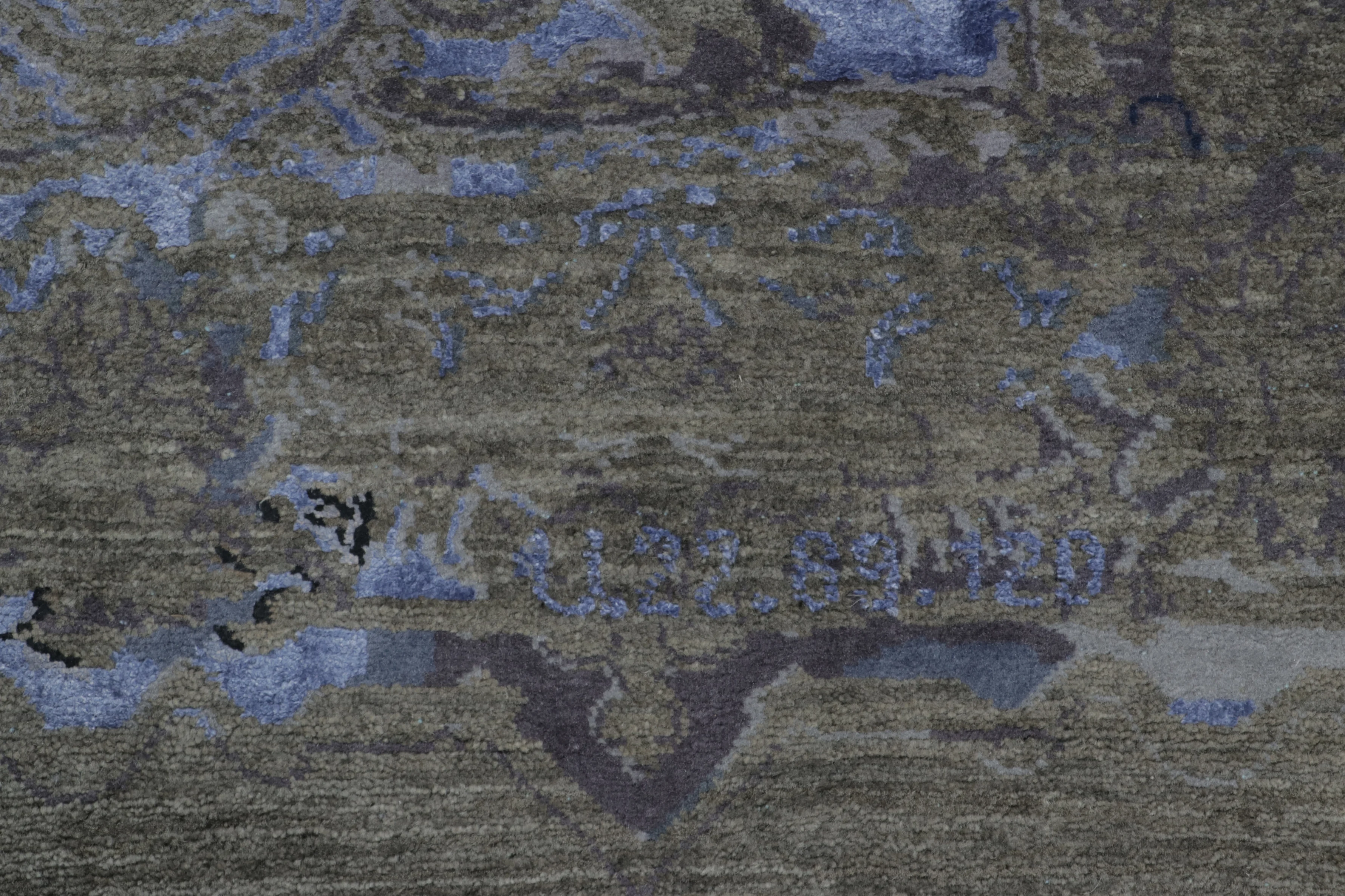Contemporary Distressed Runner