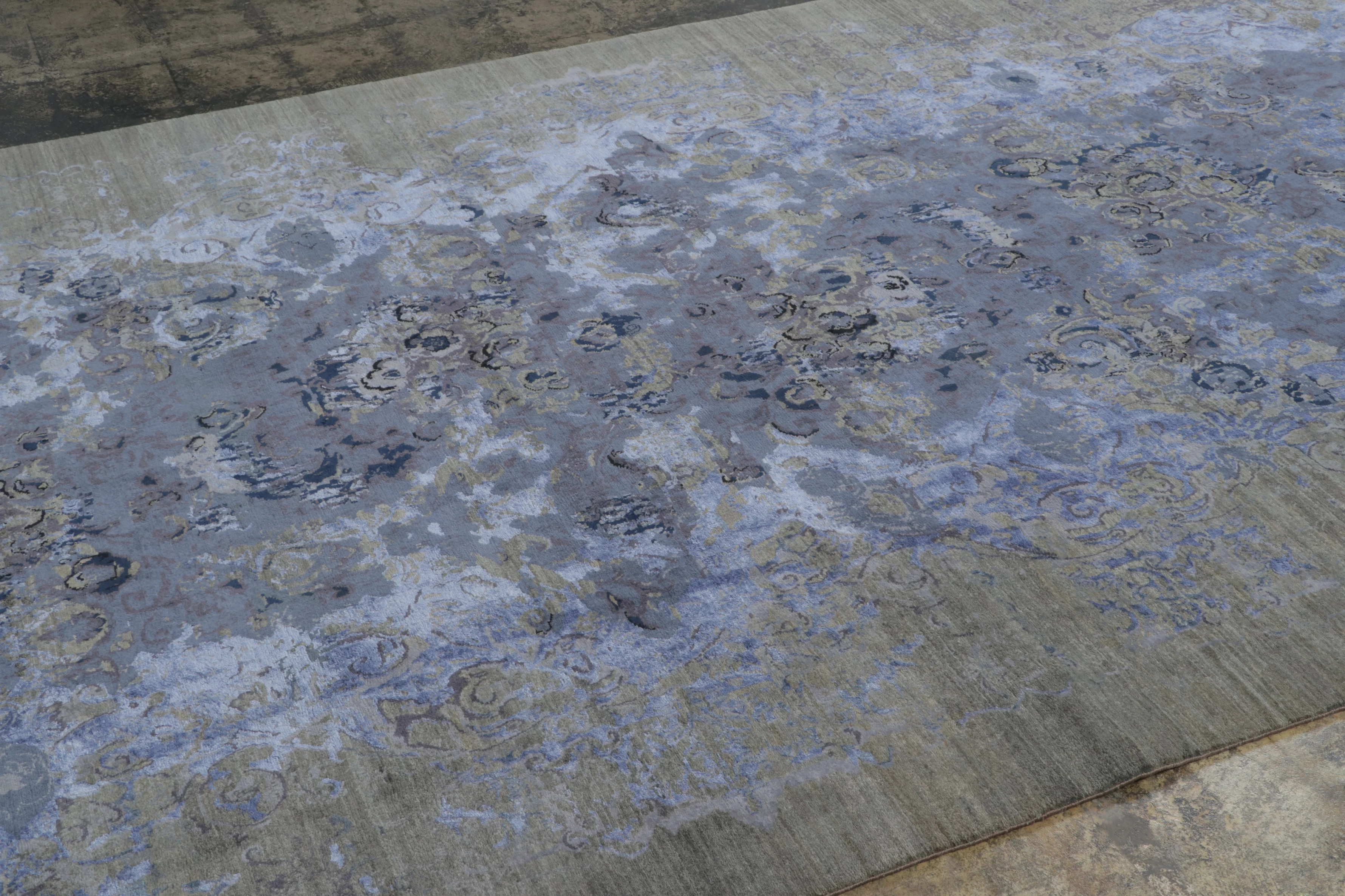 Contemporary Distressed Runner